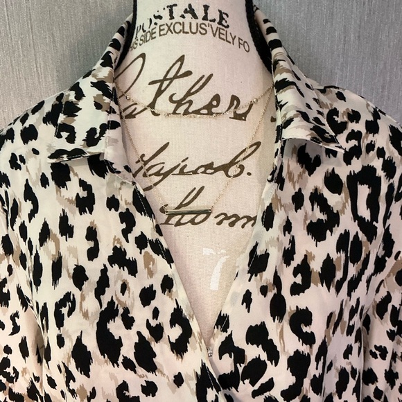 She+Sky Leopard Print Wrap Blouse Size Large - Picture 5 of 12